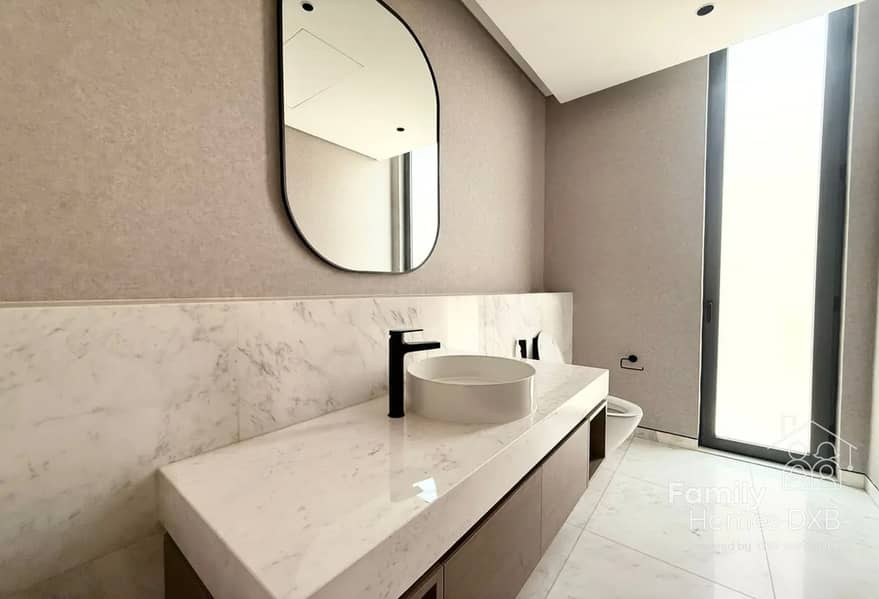 Good location | Internal | Open kitchen - Image 7