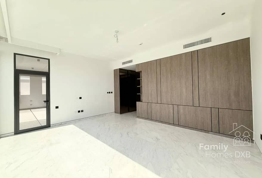 Good location | Internal | Open kitchen - Image 9
