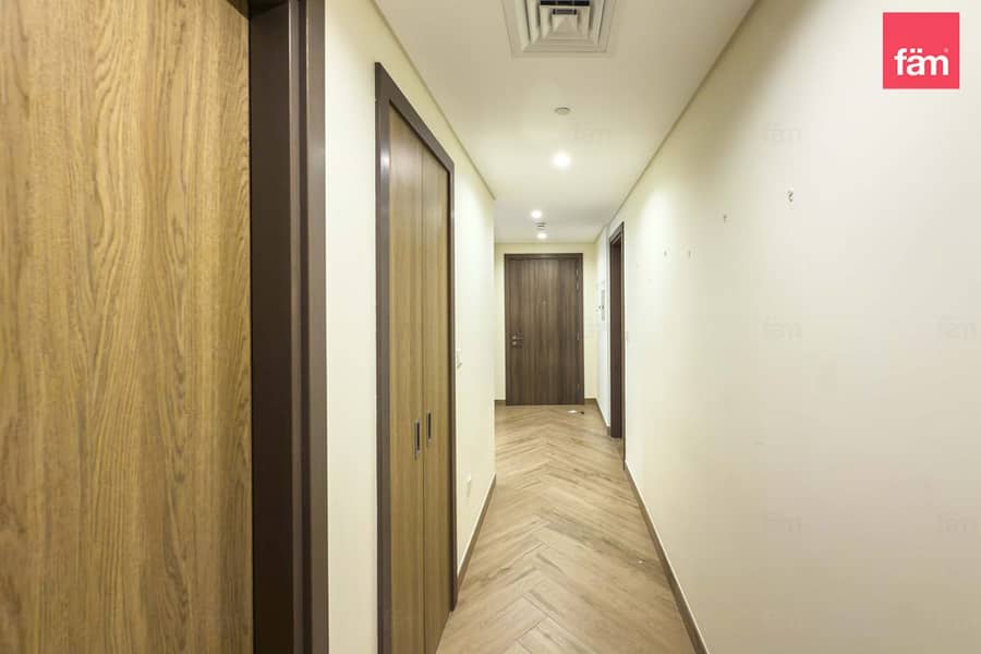 Vacant I Presitine Condition I Beautiful Views - Image 8