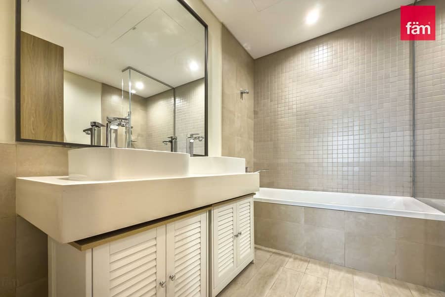 Vacant I Presitine Condition I Beautiful Views - Image 13