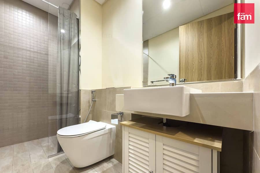 Vacant I Presitine Condition I Beautiful Views - Image 14