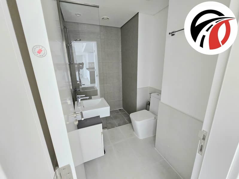 Spacious Apartment ! Pool Facing ! With All Aminities ! Read to move - Image 9