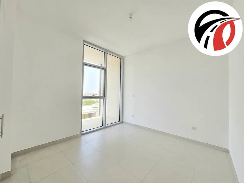 Spacious Apartment ! Pool Facing ! With All Aminities ! Read to move - Image 10