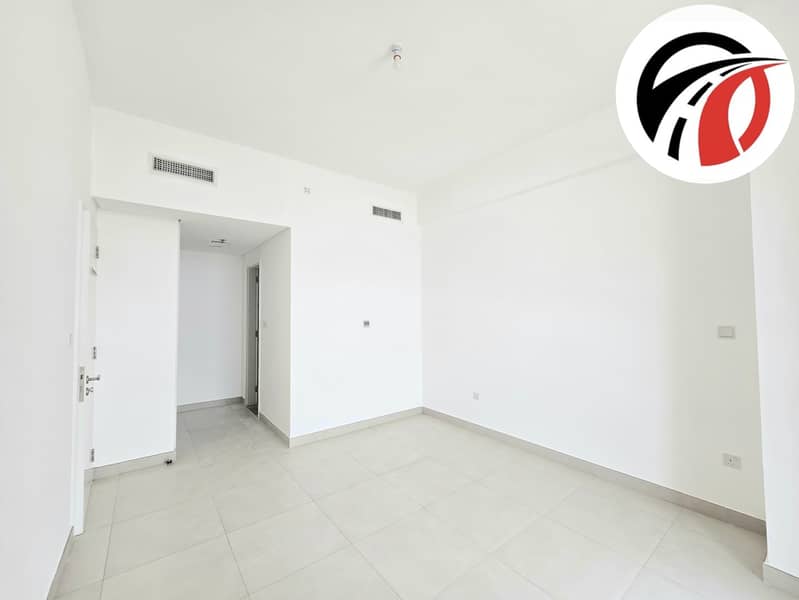 Spacious Apartment ! Pool Facing ! With All Aminities ! Read to move - Image 11