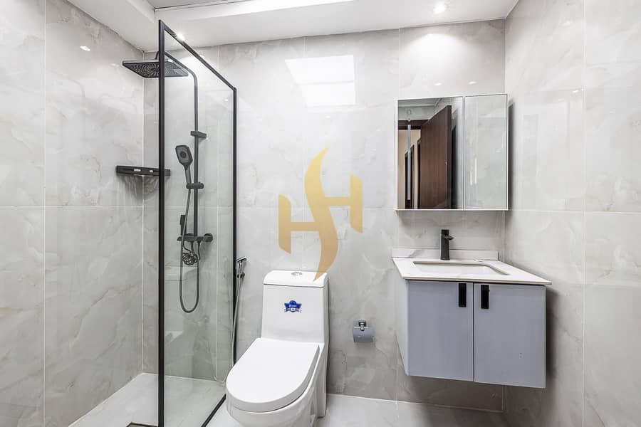 MASSIVE GRAND VILLA // LIVE LARGE : LIVE LUXUROUSLY - Image 6