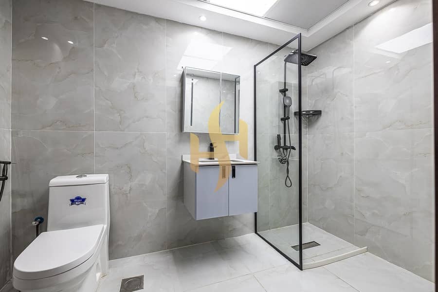 MASSIVE GRAND VILLA // LIVE LARGE : LIVE LUXUROUSLY - Image 7