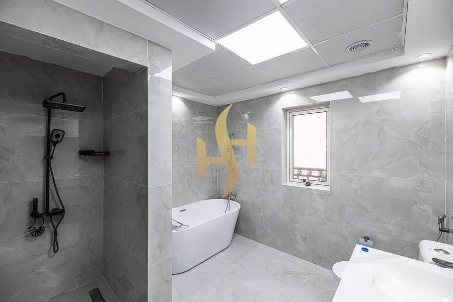 MASSIVE GRAND VILLA // LIVE LARGE : LIVE LUXUROUSLY - Image 8