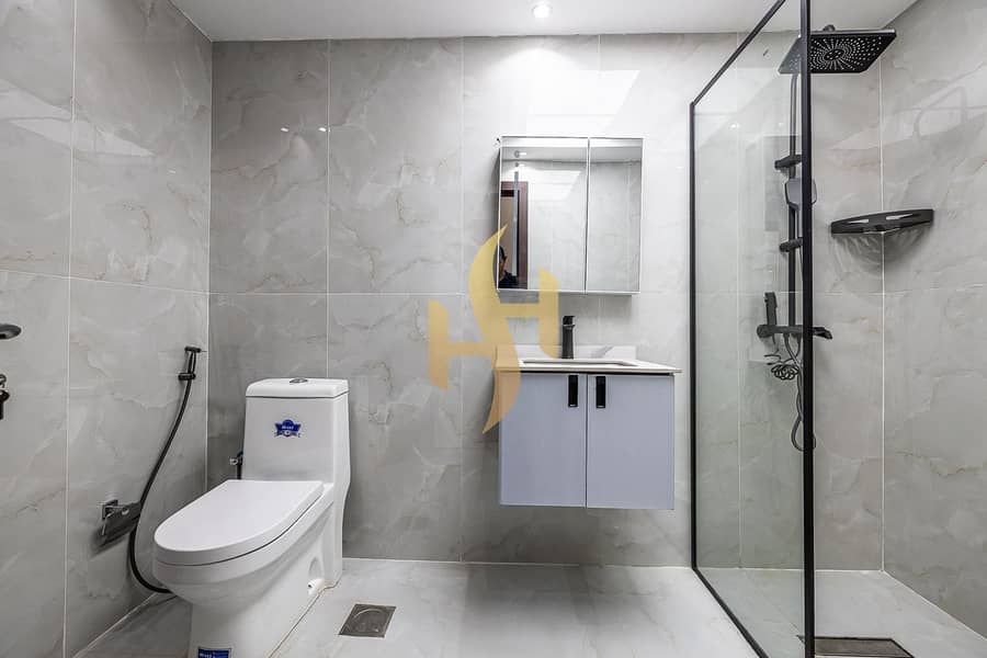 MASSIVE GRAND VILLA // LIVE LARGE : LIVE LUXUROUSLY - Image 9