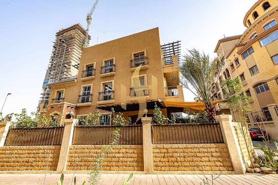 MASSIVE GRAND VILLA // LIVE LARGE : LIVE LUXUROUSLY - Image 12