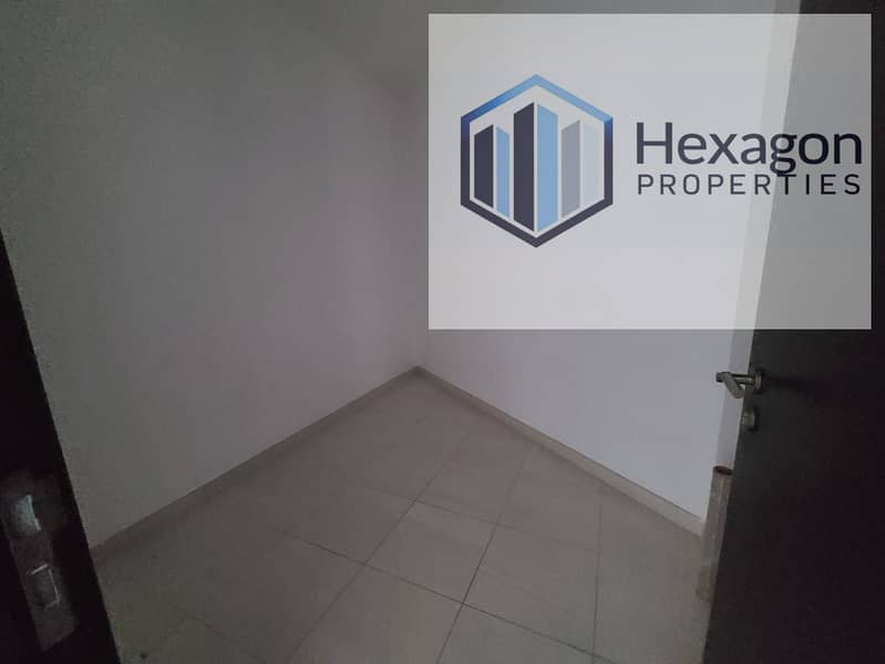 PRIME LOCATION | VACANT | 1BHK | BALCONY | SWIMMING POOL | GYM | FOR A PRICE OF AED 65000 - Image 7