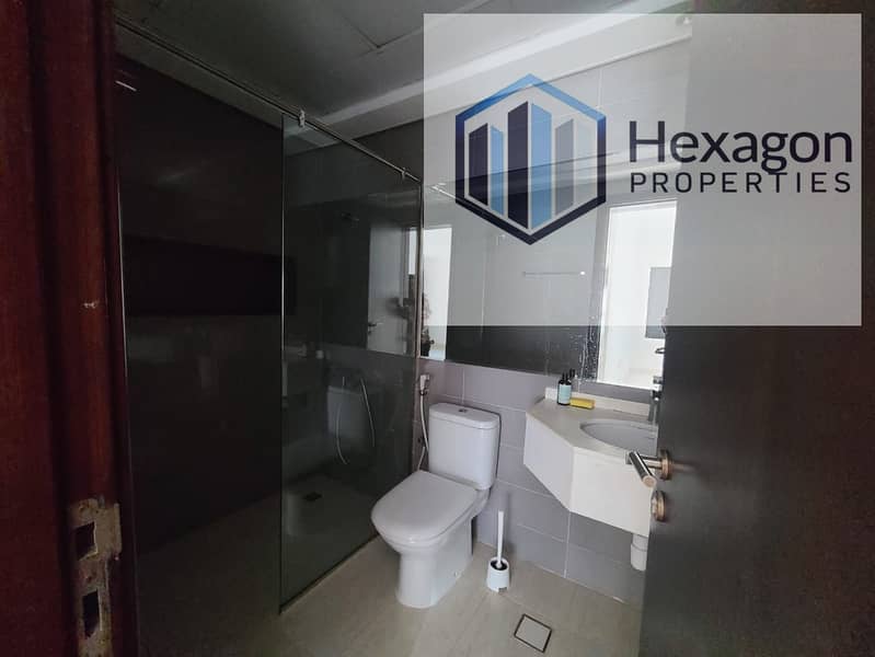 PRIME LOCATION | VACANT | 1BHK | BALCONY | SWIMMING POOL | GYM | FOR A PRICE OF AED 65000 - Image 11