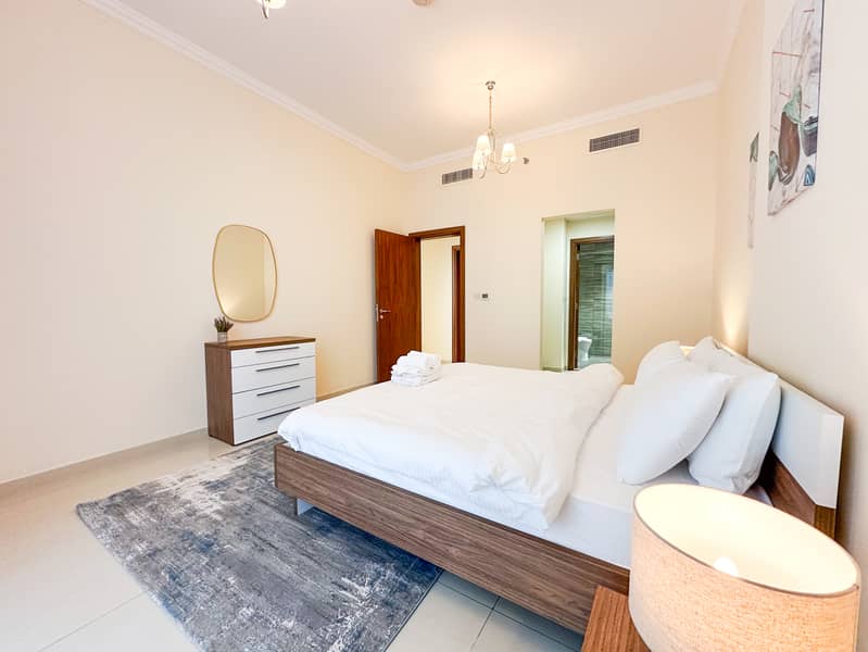 Elegant 1BR in Dunya Tower, Downtown Dubai