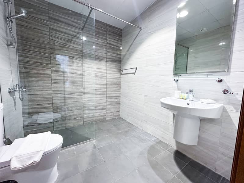 Elegant 1BR in Dunya Tower, Downtown Dubai - Image 7