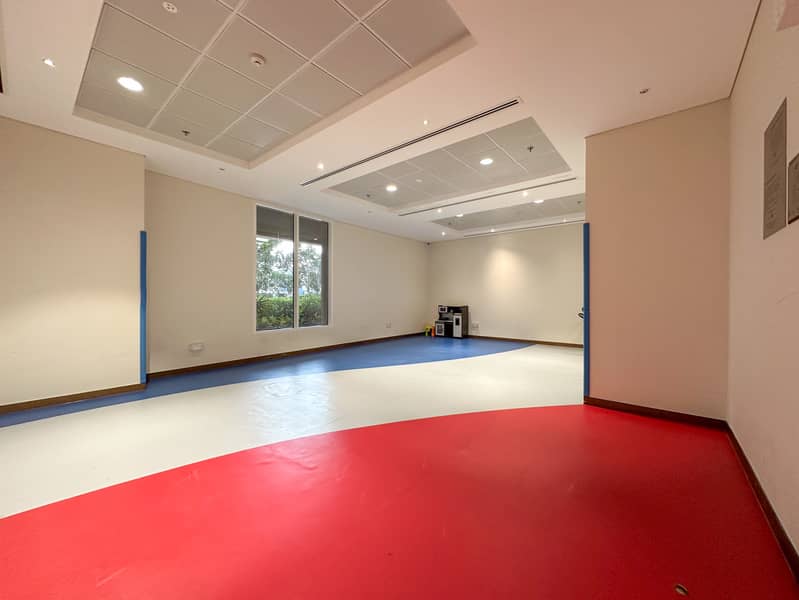 Elegant 1BR in Dunya Tower, Downtown Dubai - Image 18