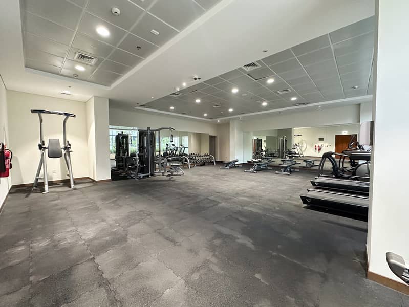 Elegant 1BR in Dunya Tower, Downtown Dubai - Image 22