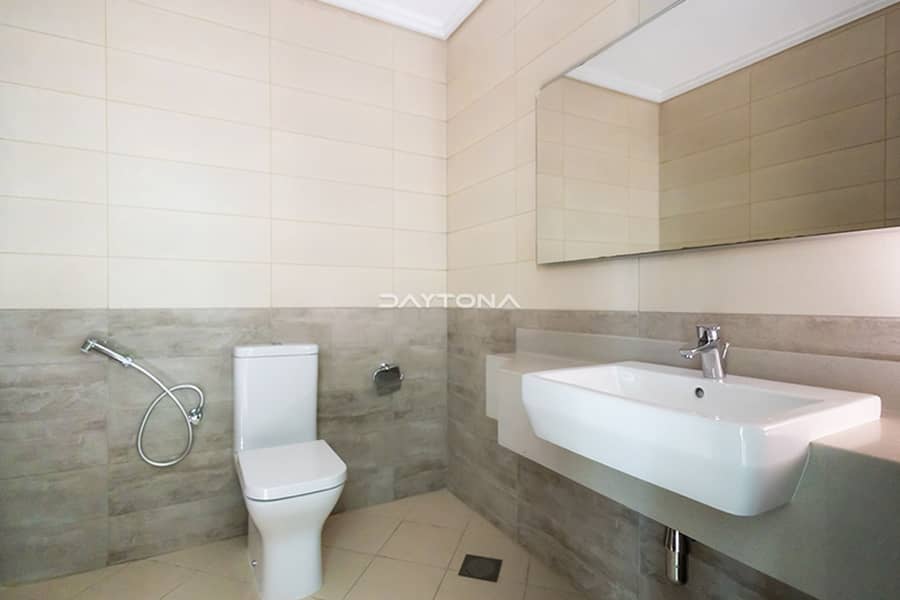 VACANT | SPECIOUS 1 BED | FULL AMENITIES