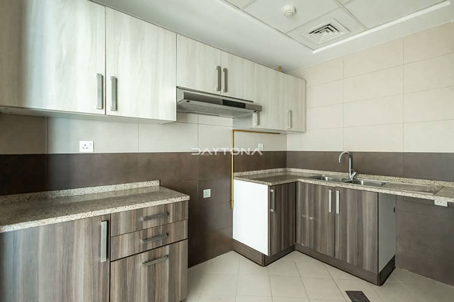 VACANT | SPECIOUS 1 BED | FULL AMENITIES