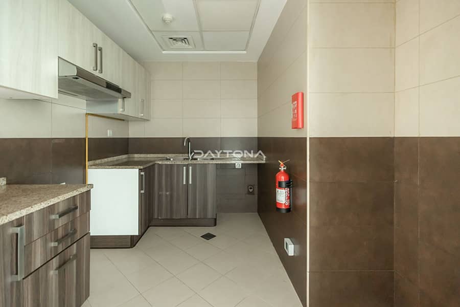 VACANT | SPECIOUS 1 BED | FULL AMENITIES