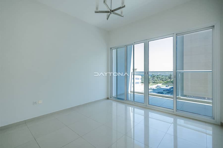 VACANT | SPECIOUS 1 BED | FULL AMENITIES