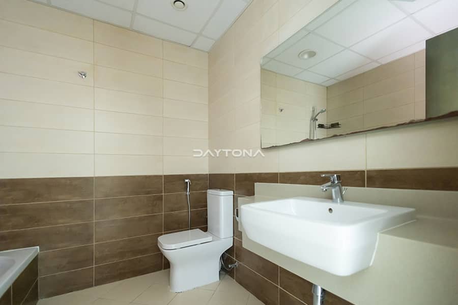 VACANT | SPECIOUS 1 BED | FULL AMENITIES - Image 8