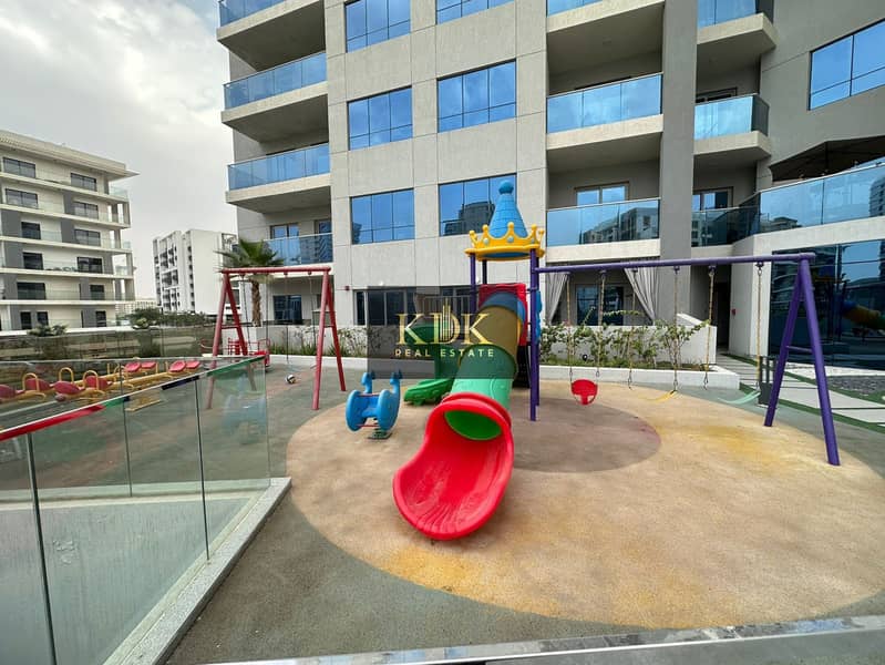 Community View | Prime Location | Spacious Unit - Image 15