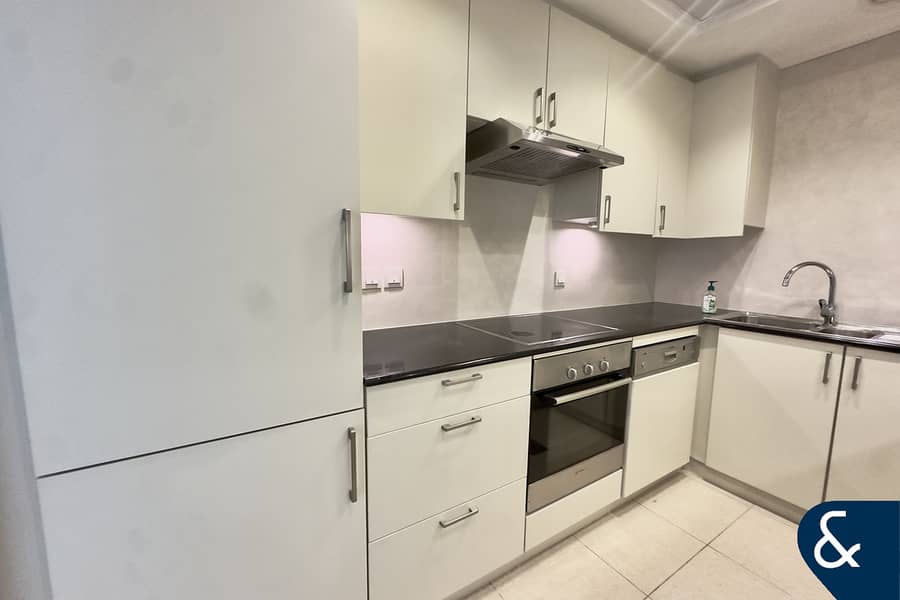 Upgraded | Chiller Free | Fountain View - Image 6