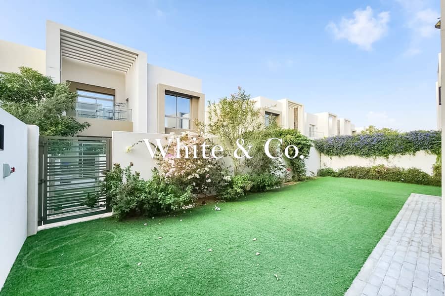 Vacant Now | Corner Unit | 4 Plus Maid