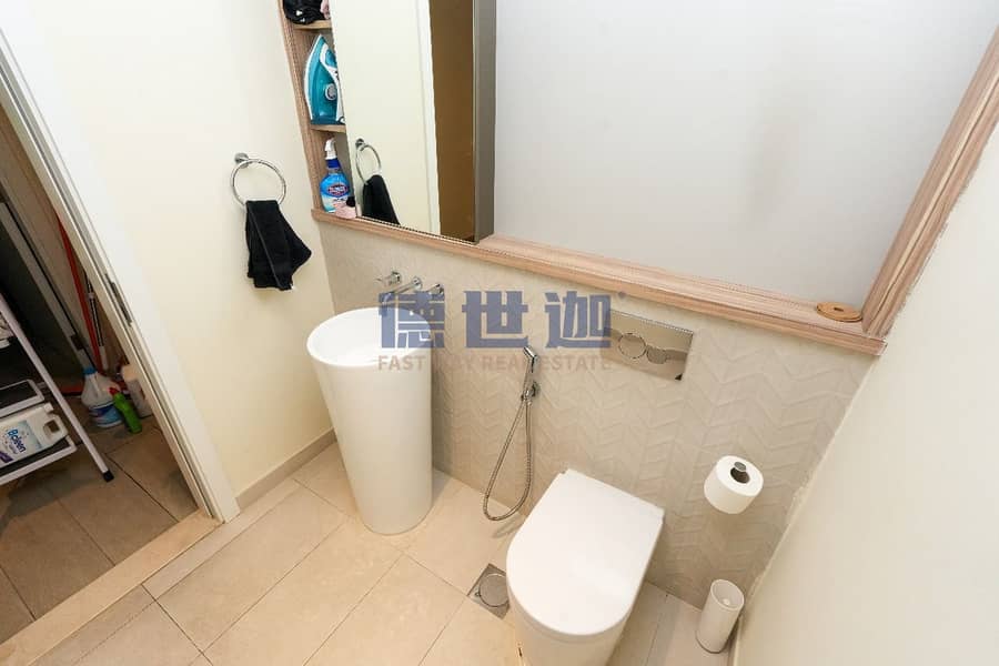 Corner Unit | Pool View | Spacious - Image 15