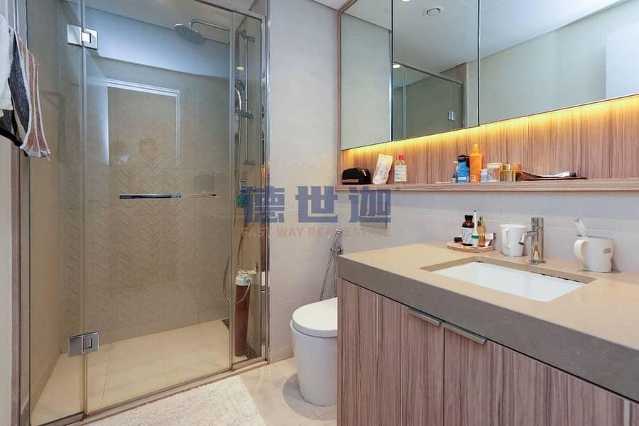 Corner Unit | Pool View | Spacious - Image 18