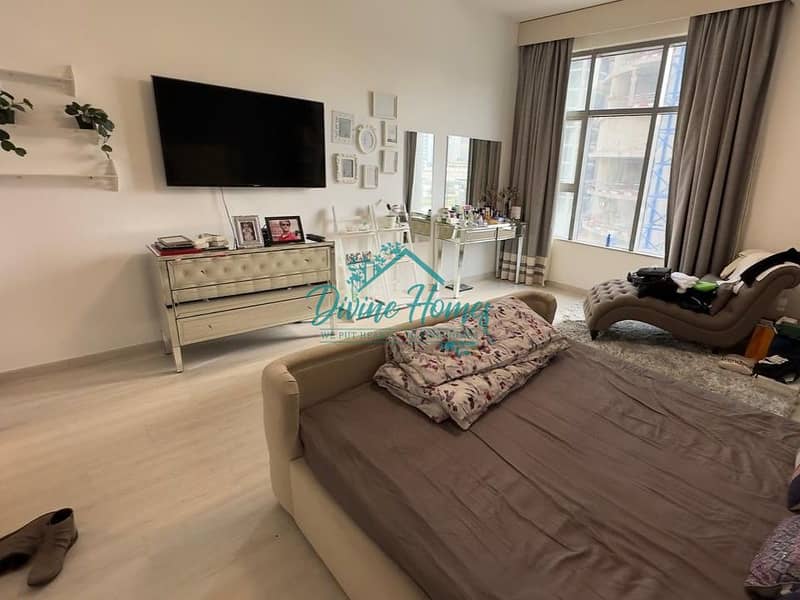 Chiller Free | Fully Furnished | Upgraded Unit