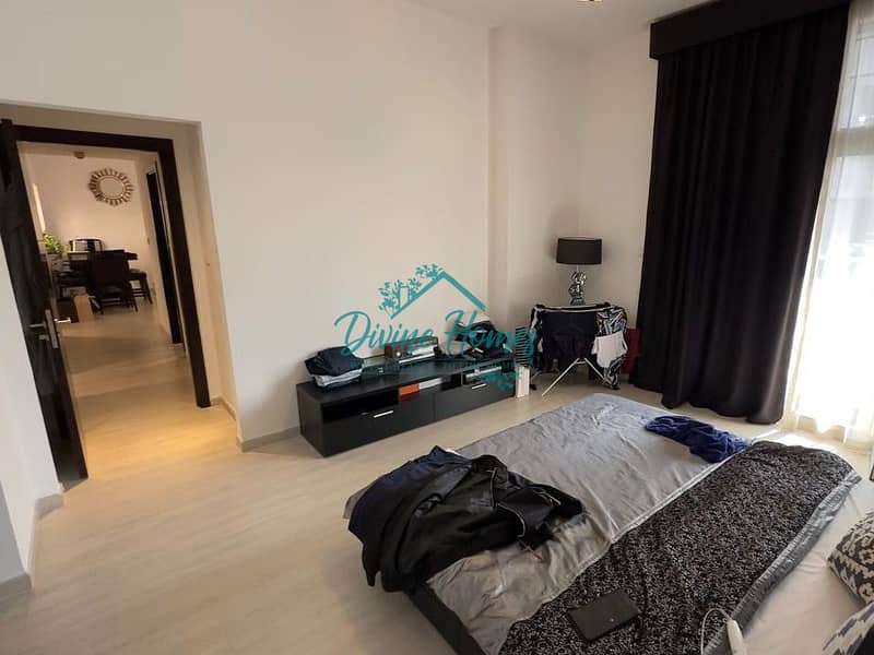 Chiller Free | Fully Furnished | Upgraded Unit