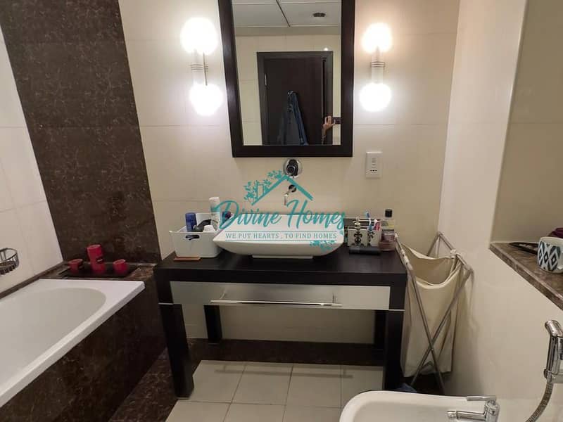 Chiller Free | Fully Furnished | Upgraded Unit - Image 9