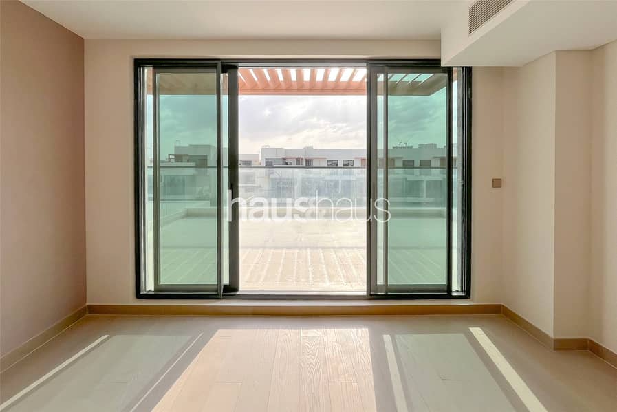 Brand New | Luxury | Family Living - Image 10