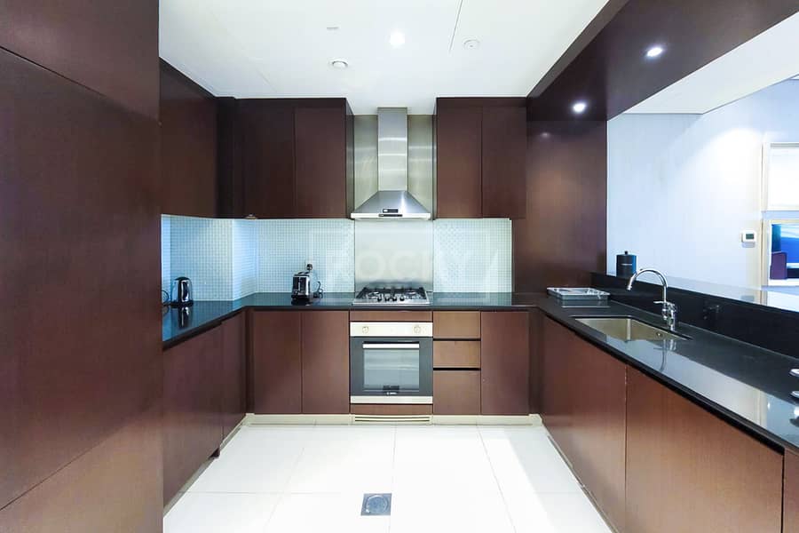 Fully Furnished | Burj Khalifa | Spacious Balcony