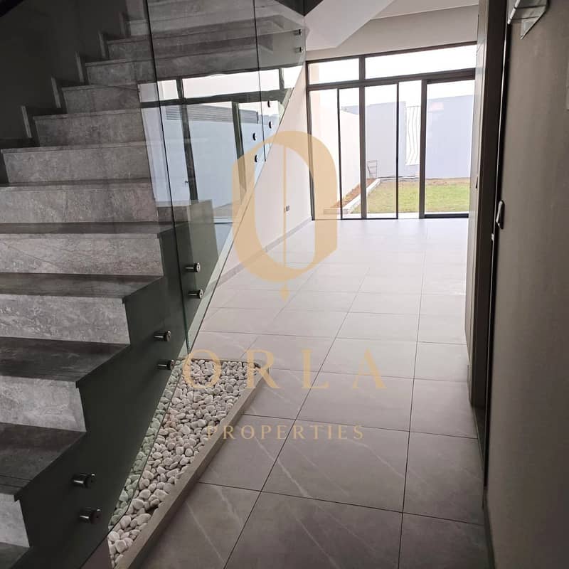 Private Single-Row Home | Vacant & Fully Upgraded - Image 9