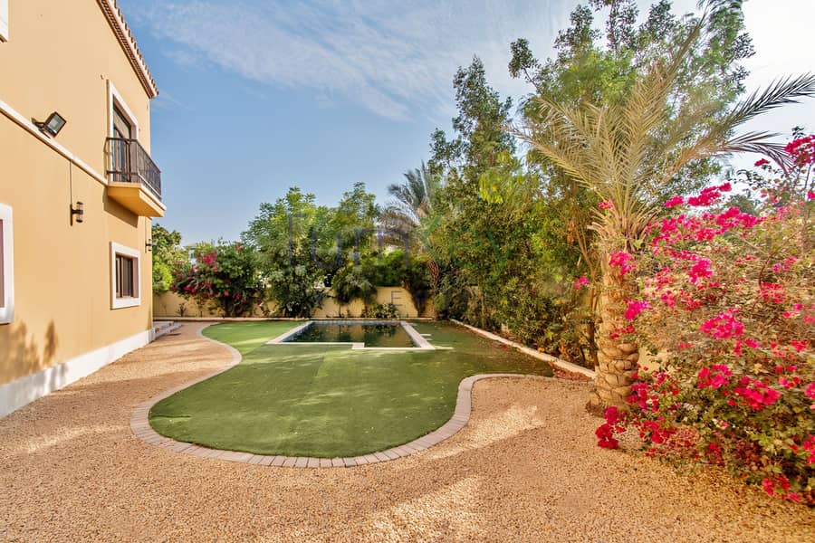 Marbella Villa | Huge plot | Corner | In Centro