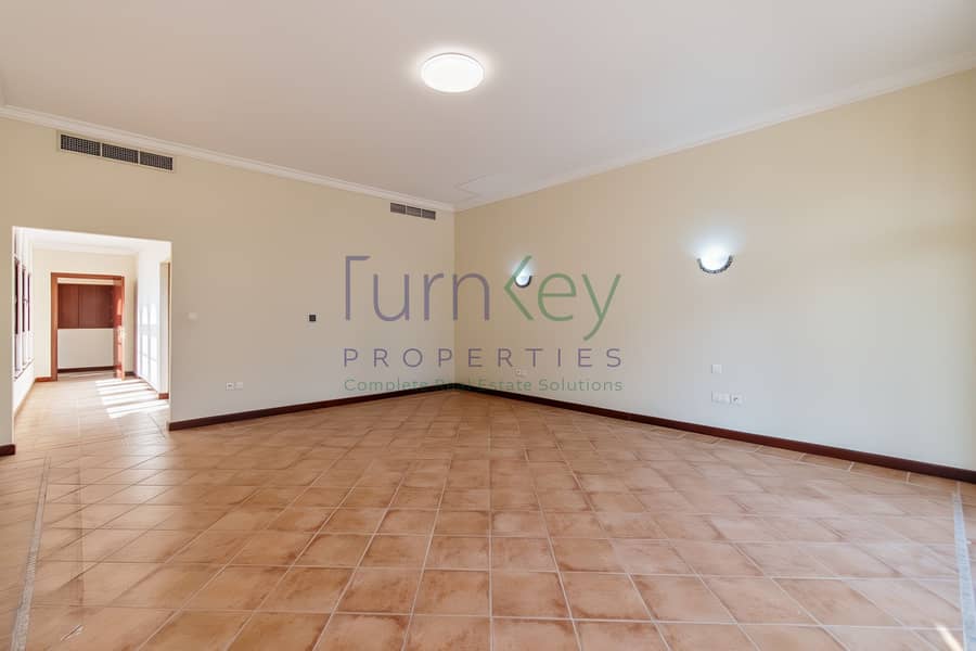 Marbella Villa | Huge plot | Corner | In Centro - Image 13