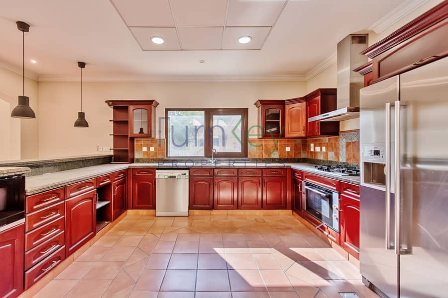 Marbella Villa | Huge plot | Corner | In Centro - Image 24