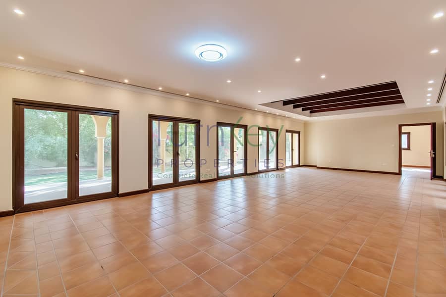 Marbella Villa | Huge plot | Corner | In Centro - Image 39