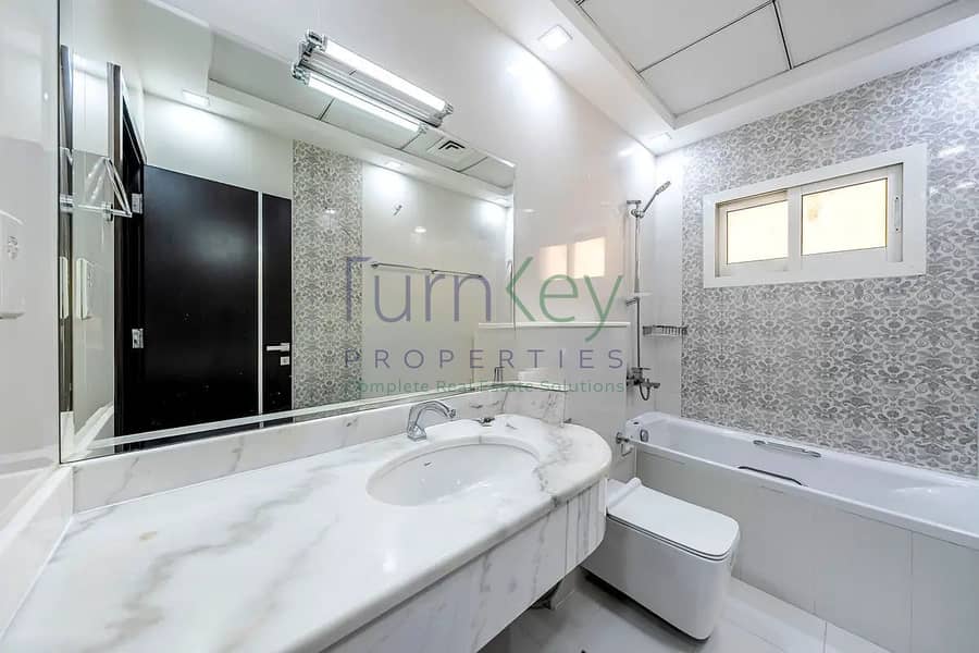 Spacious 5 Bed | Basement | Custom Built | Vacant - Image 27