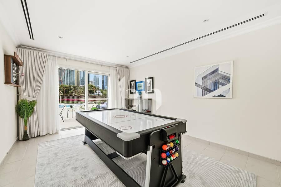 Furnished | Lake View | Upgraded | Large Plot