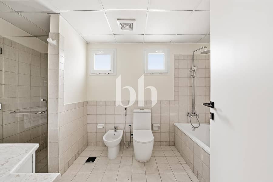 Furnished | Lake View | Upgraded | Large Plot - Image 16