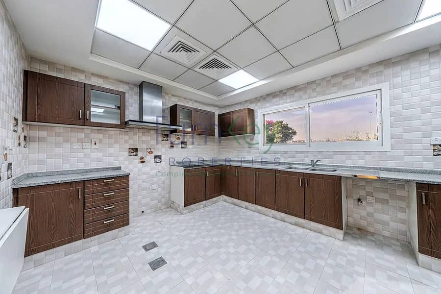 Spacious 5 Bed | Basement | Custom Built | Vacant - Image 28