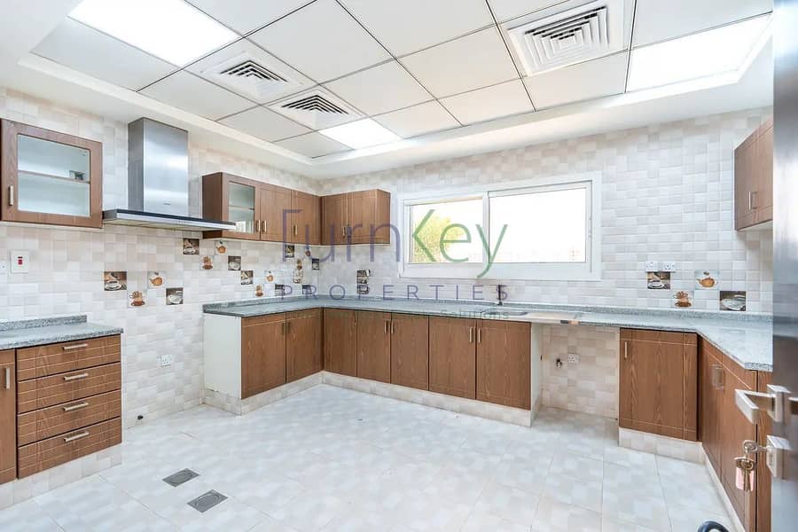 Spacious 5 Bed | Basement | Custom Built | Vacant - Image 30