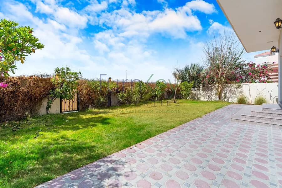 Spacious 5 Bed | Basement | Custom Built | Vacant - Image 37