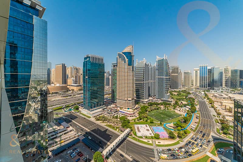 Elegant l Skyline Views l Prime l Near Metro