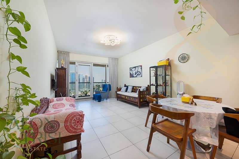 Elegant l Skyline Views l Prime l Near Metro