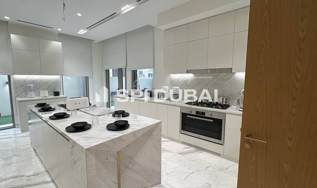 Exclusive 5BR Villa | First Lagoon Line | Q2 2026