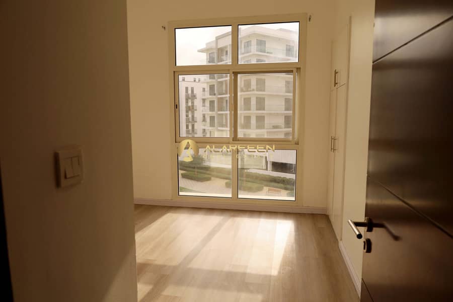 Park View | Spacious Unit | Fitted Kitchen