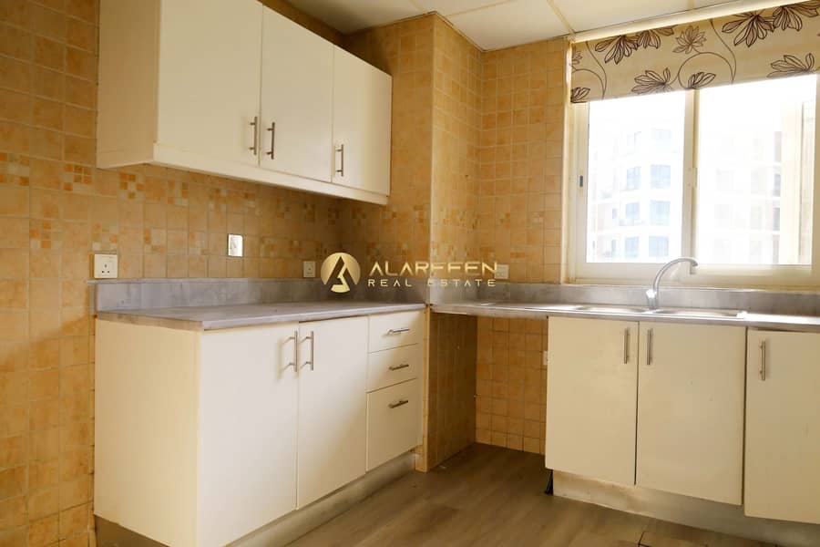 Park View | Spacious Unit | Fitted Kitchen